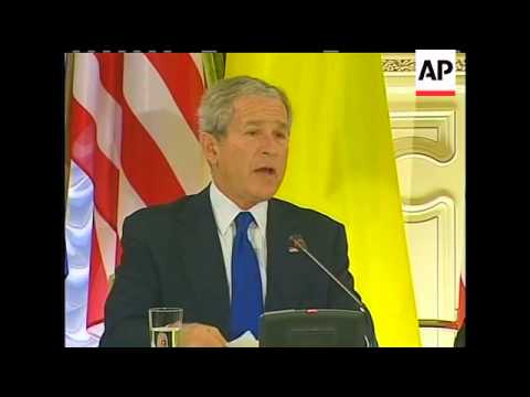 Президент Буш каже, що США & # 39; рішуче підтримують & # 39; Членство України в НАТО.