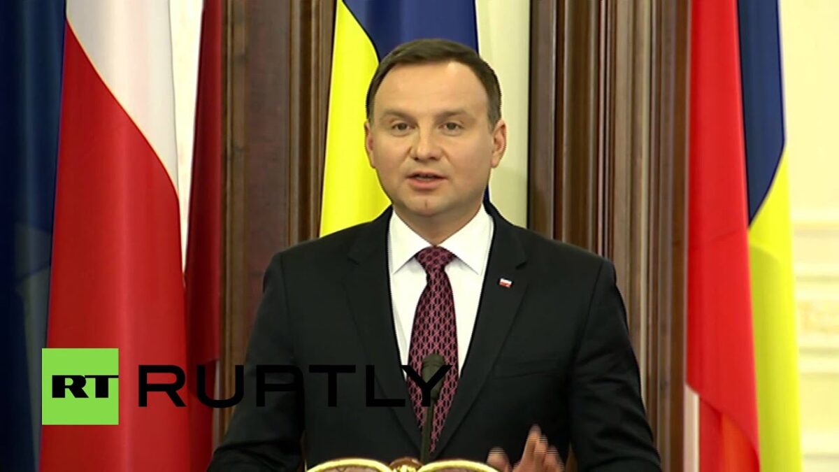 Україна: Дуда Польщі заявляє, що Україна повинна взяти участь у саміті НАТО у Варшаві у 2016 році